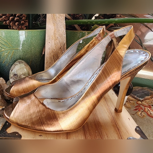 Gianni Bini Gold Glamour Heels - Picture 3 of 10